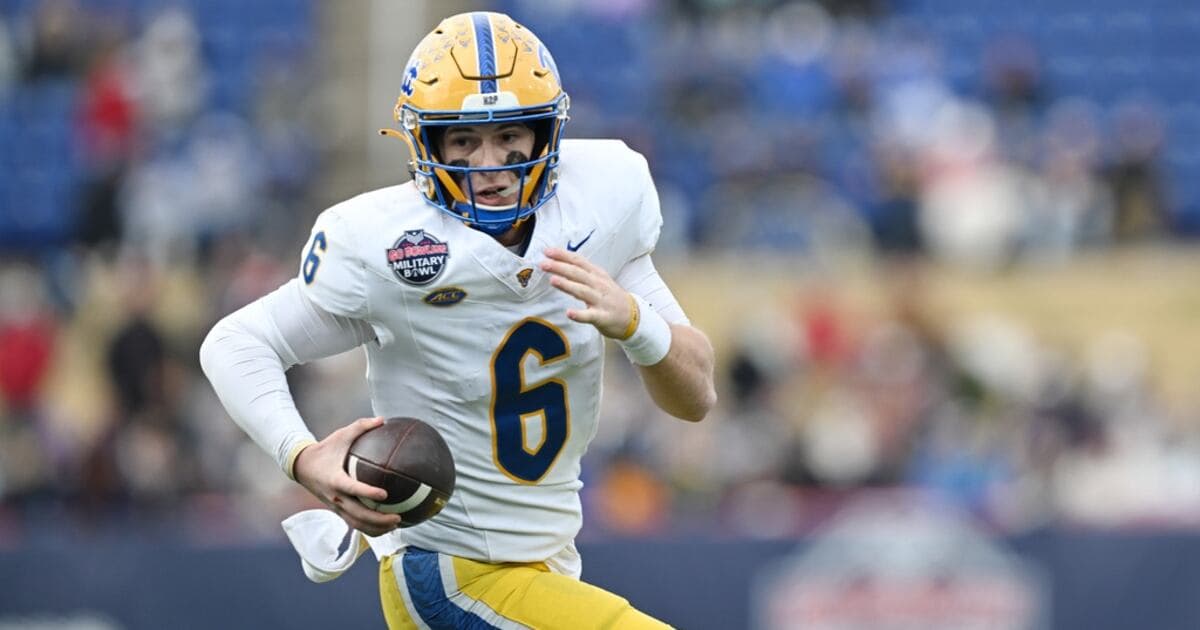 Pitt Quarterback Mason Heintschel Suffers Season-Ending ACL Tear Against Virginia Tech