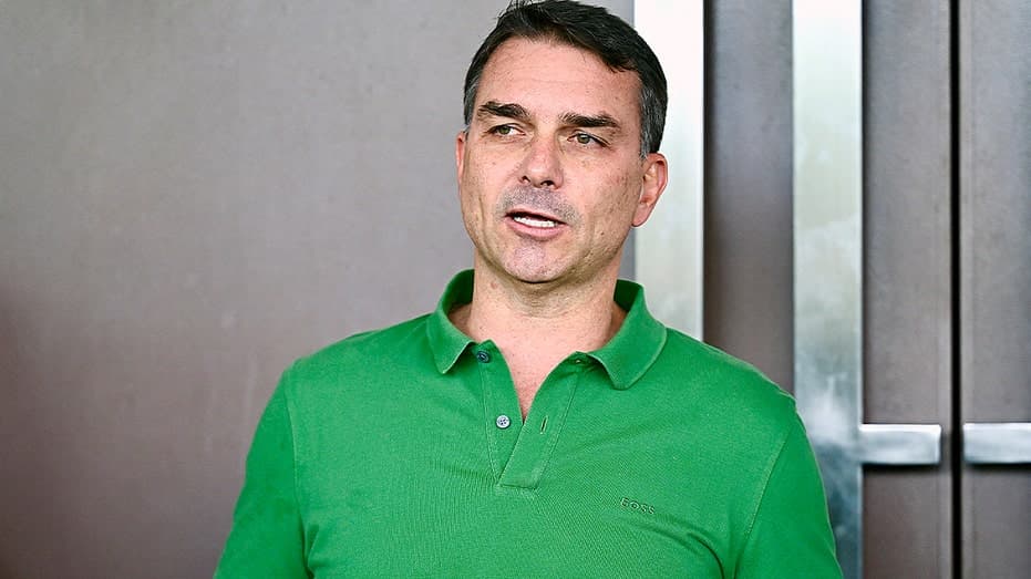 Flávio Bolsonaro leads incumbent Lula in Brazil's first round, forcing an October runoff.